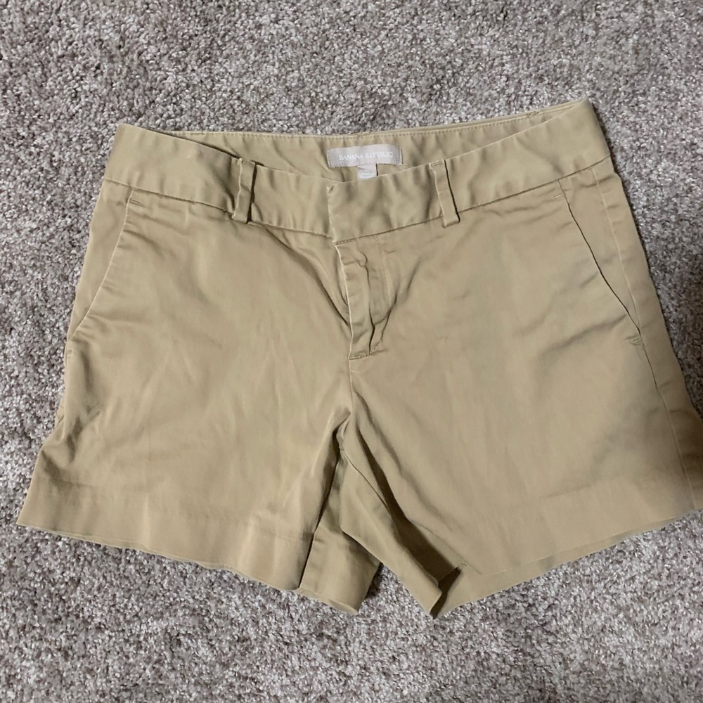 Banana Republic khaki shorts. Size 0